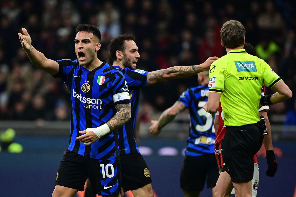 爱游戏平台下载-西甲赛程吃紧；国际米兰集结日主帅复盘；更衣室稳定；临场指挥获称赞的简单介绍