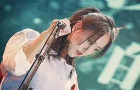 爱游戏登录入口-包含赛地聚焦：西甲冲刺阶段热度飙升，罗马队长鼓劲，气氛紧张，球探报告显示潜力的词条